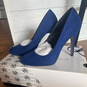 ROCK & REPUBLIC Blue Pumps- 7
